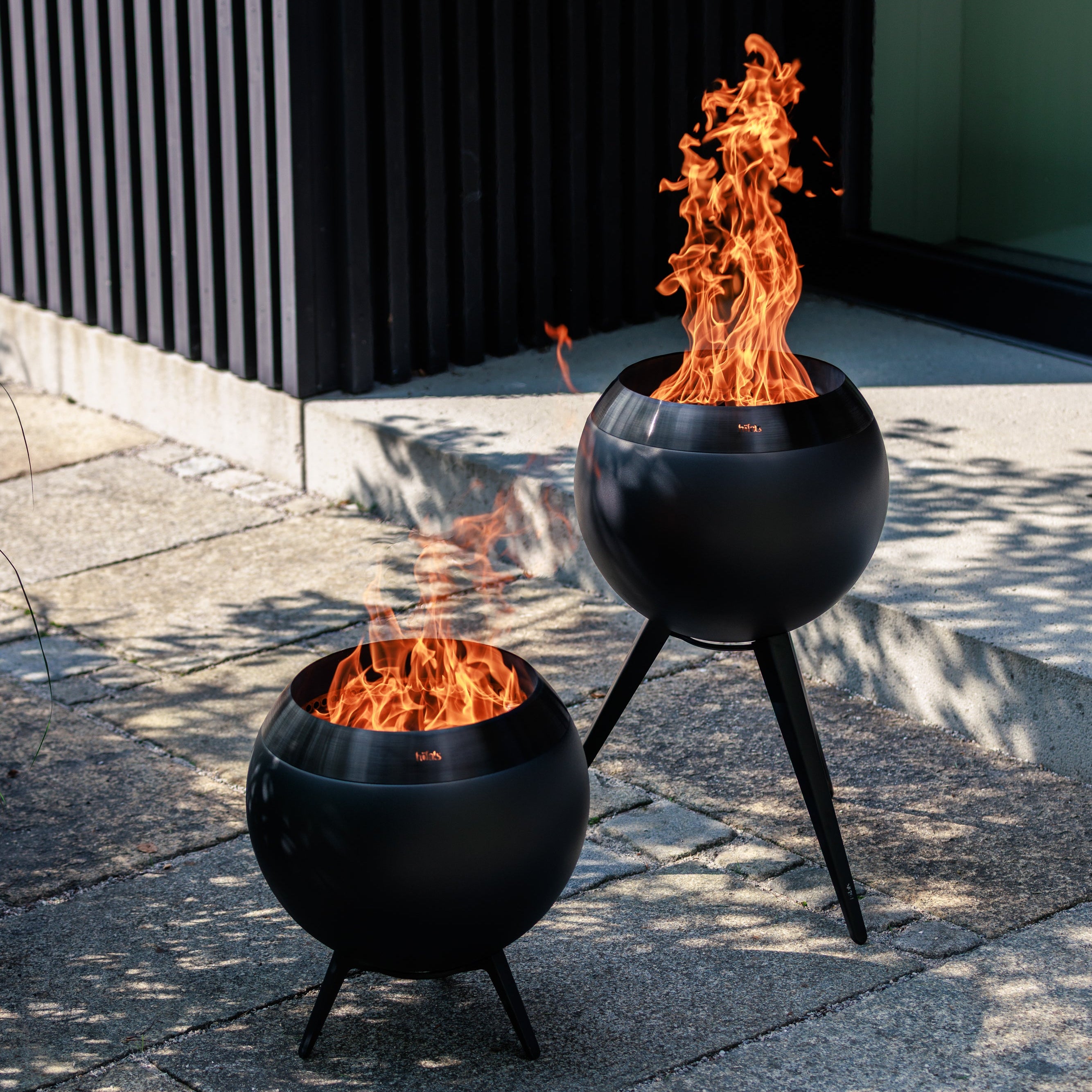 MOON 45 Fire Basket with high stand all black