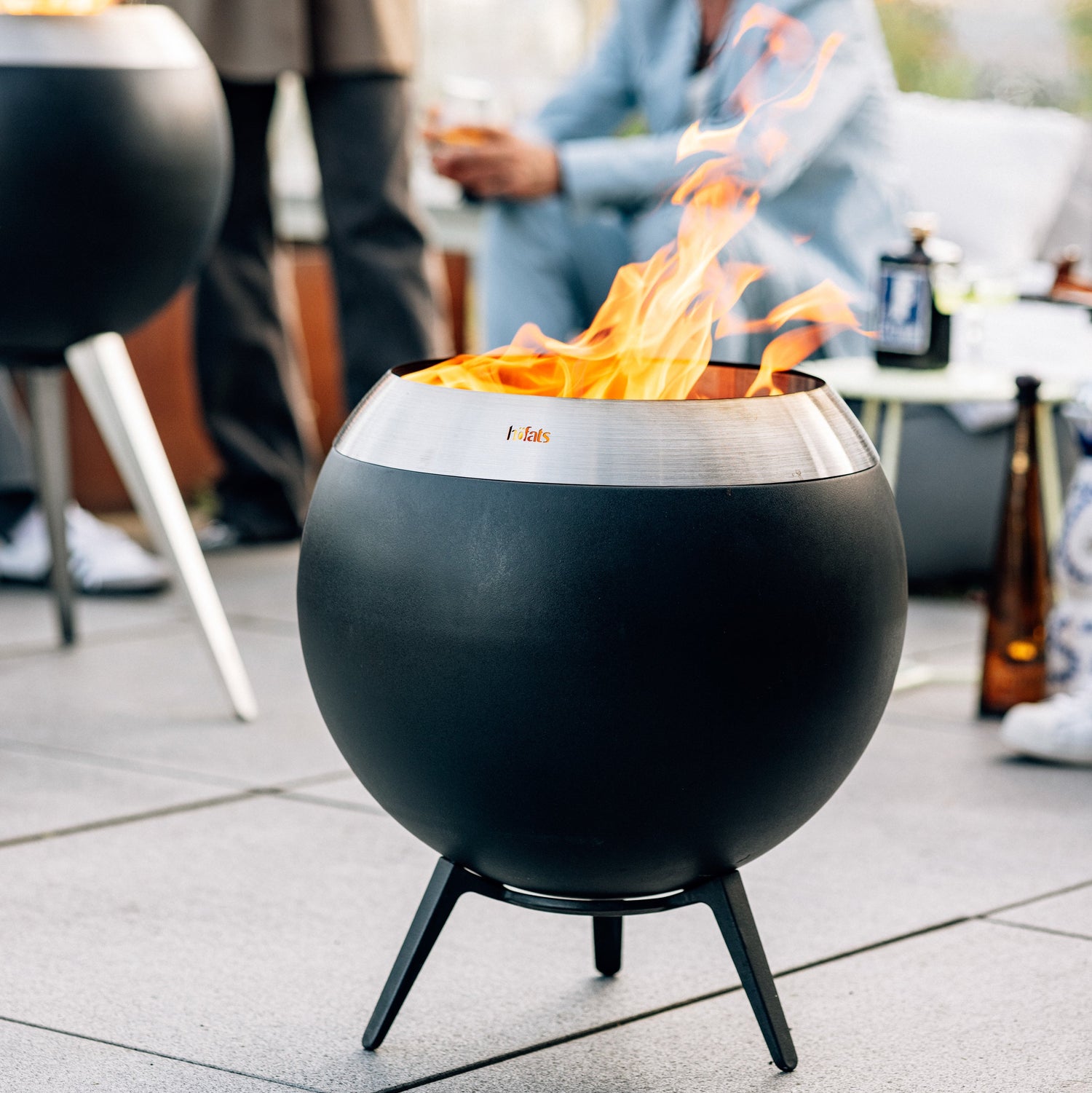 MOON 45 Fire basket with low feet