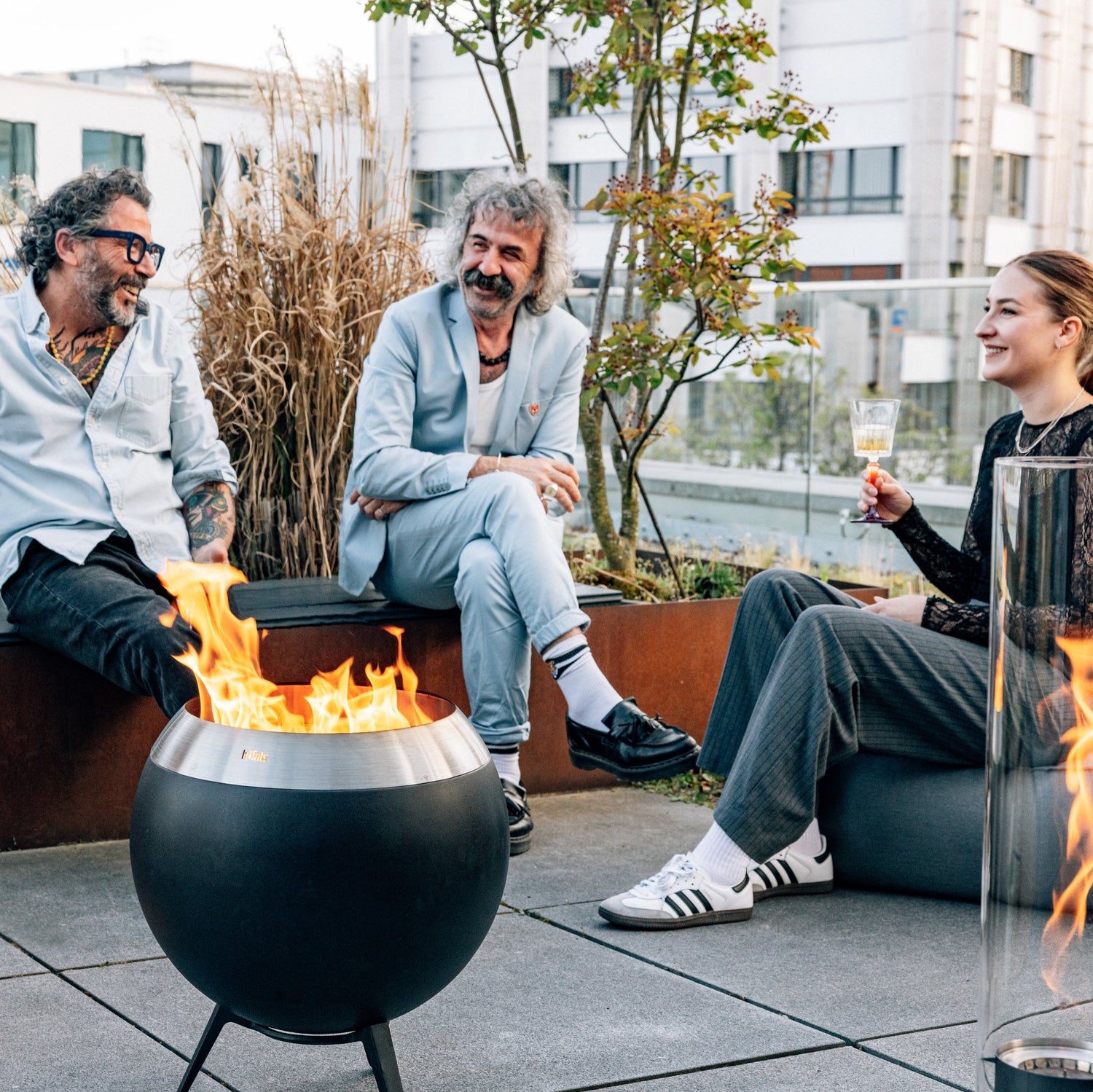 MOON 45 Fire basket with low feet