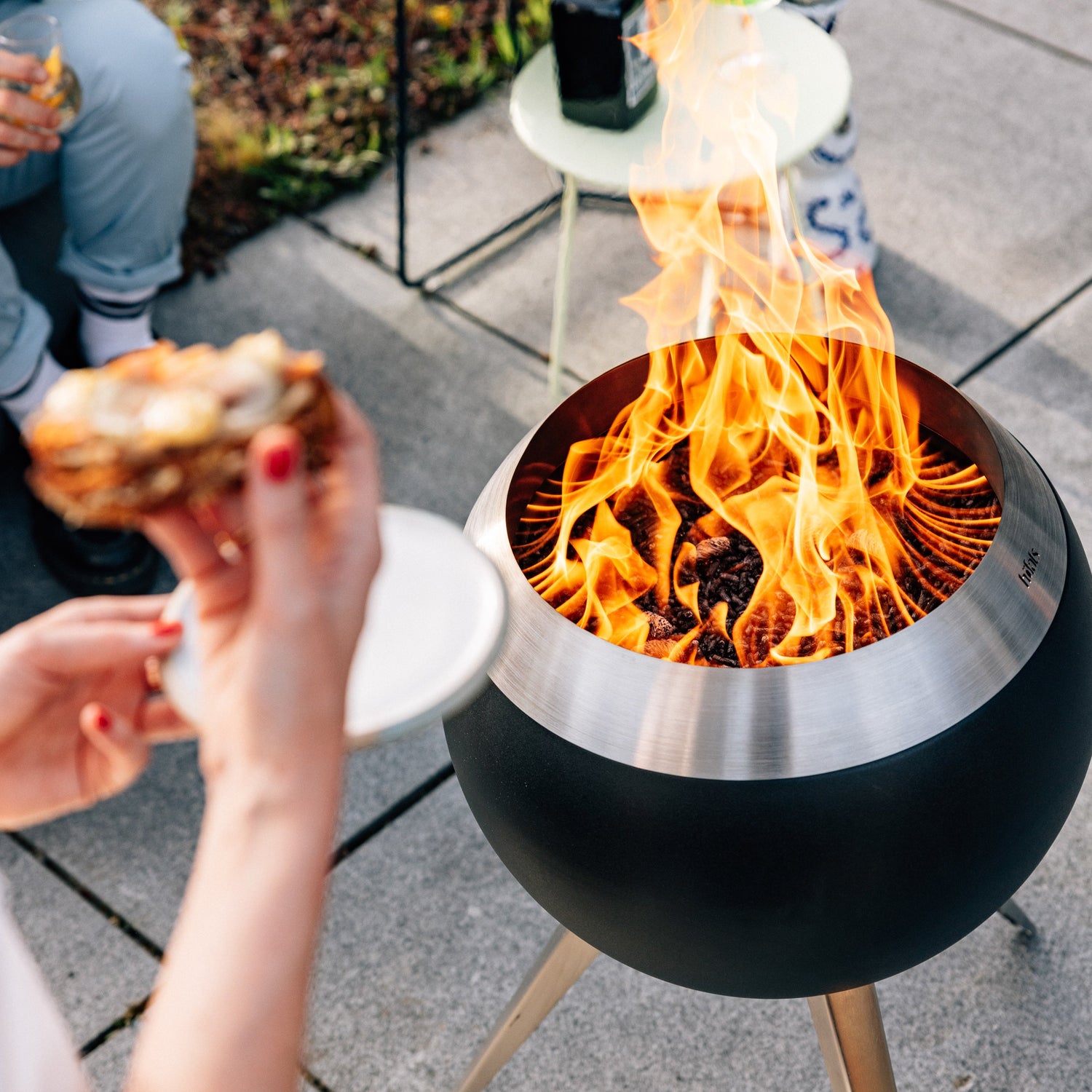 MOON 45 Fire basket with high stand