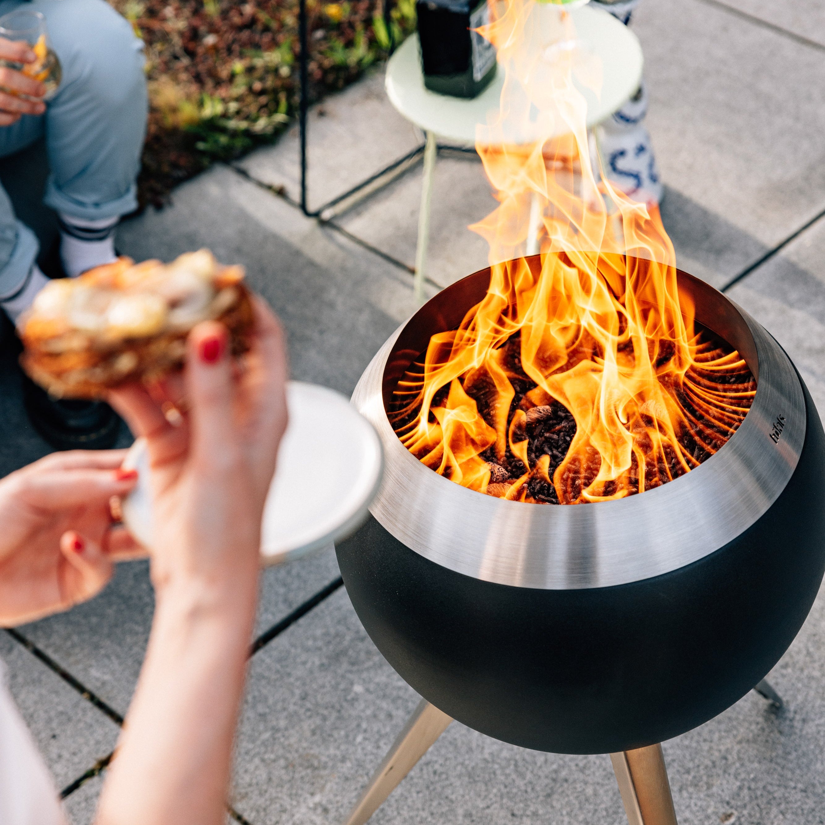 MOON 45 Fire basket with high stand