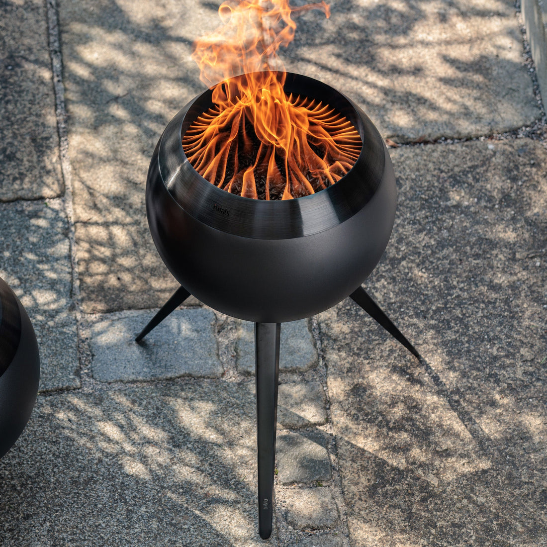 MOON 45 Fire Basket with high stand all black