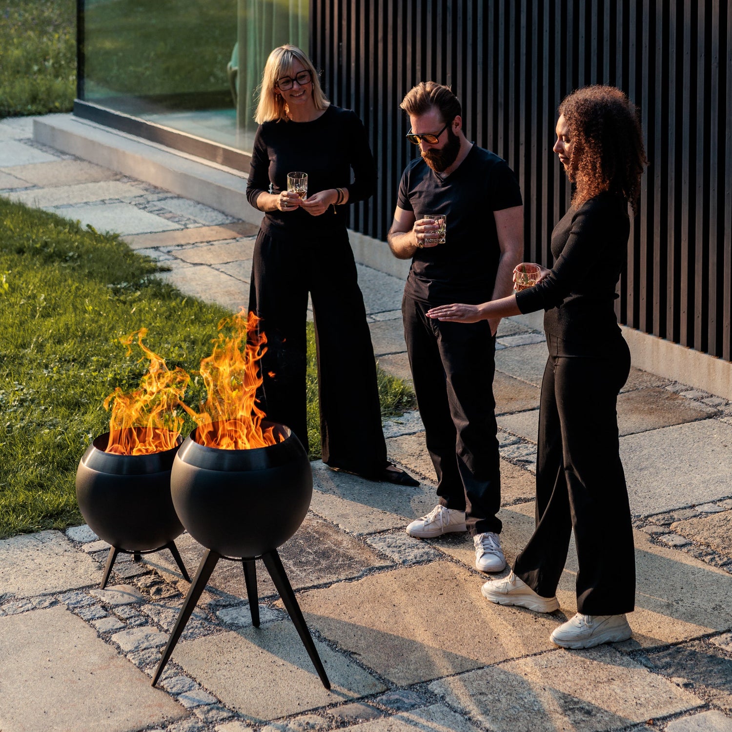 MOON 45 Fire Basket with high stand all black